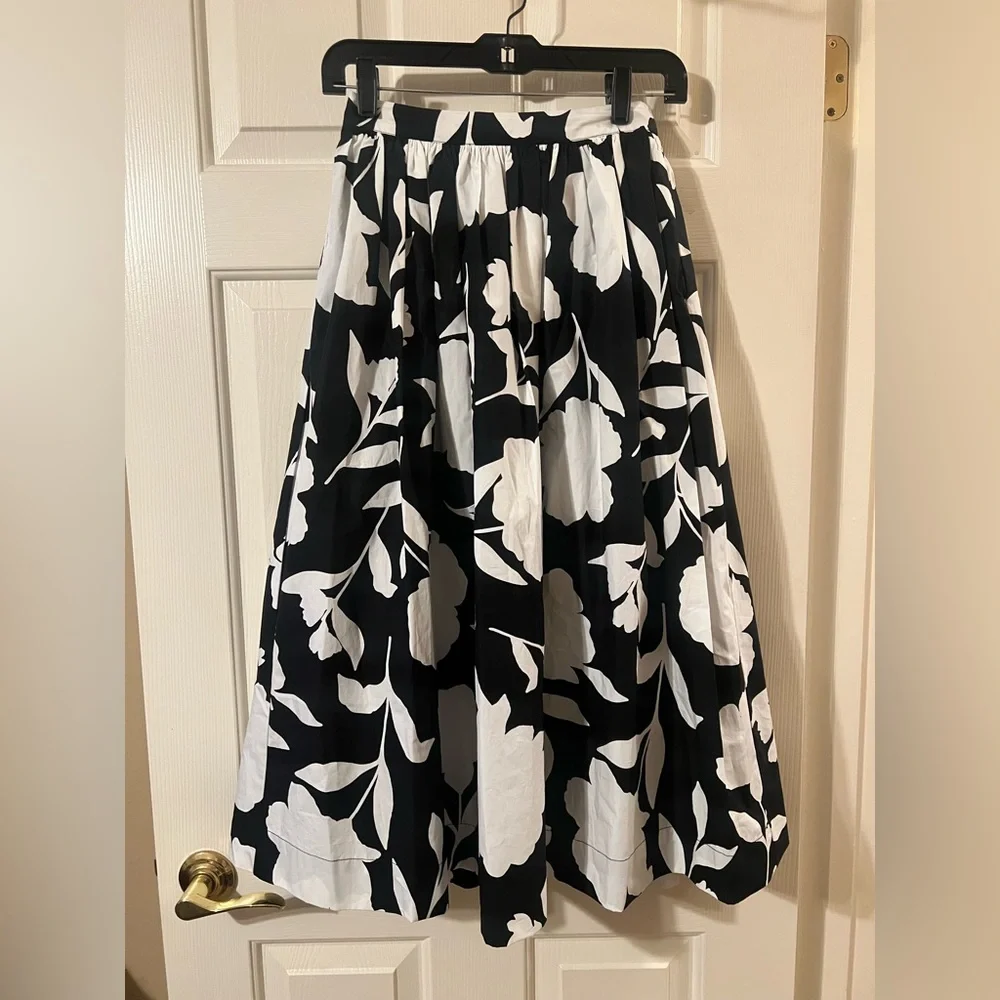 NWOT Kate Spade New York x Target Classic Black/White Rose Volume Midi Skirt XXS - Picture 1 of 6